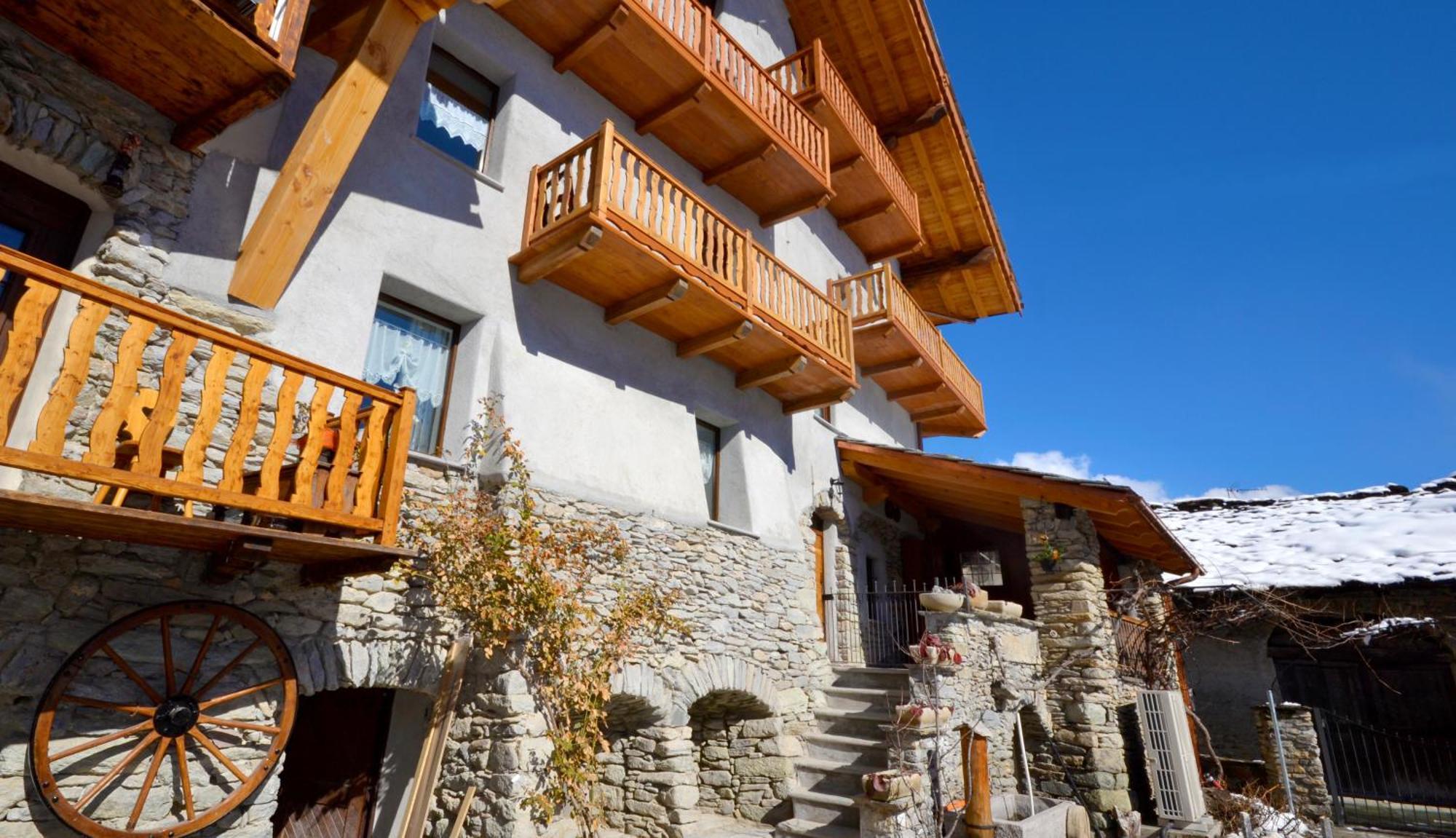 Maison Du-Noyer Chambres Et Tables D'Hotes Aosta Exterior photo